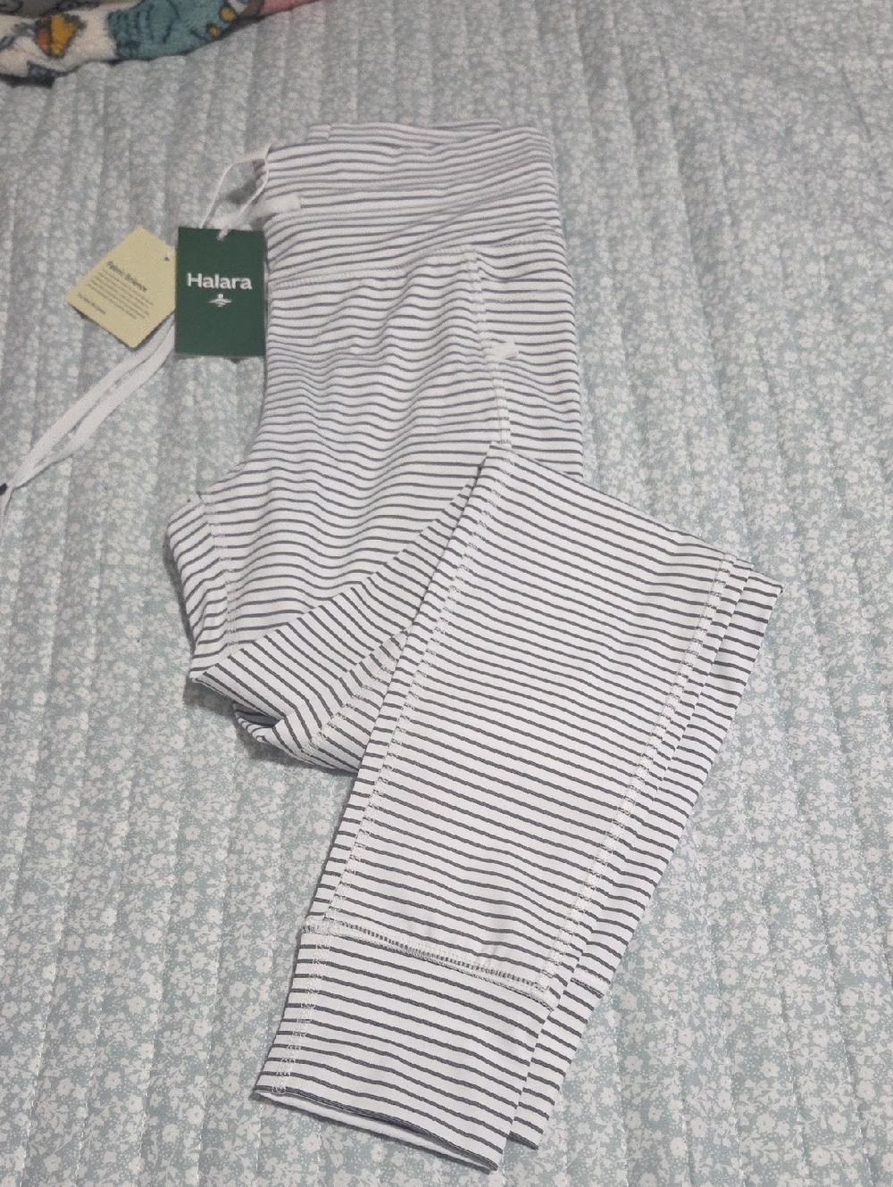 HALARA Black and White Striped Leggings